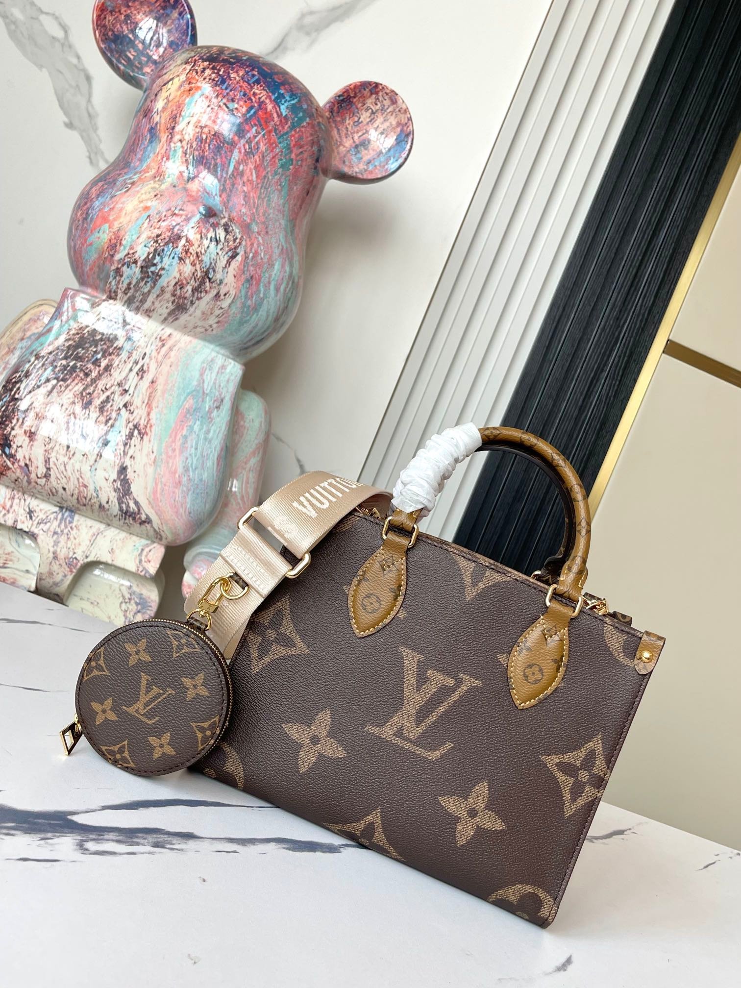LOUIS VUITTON