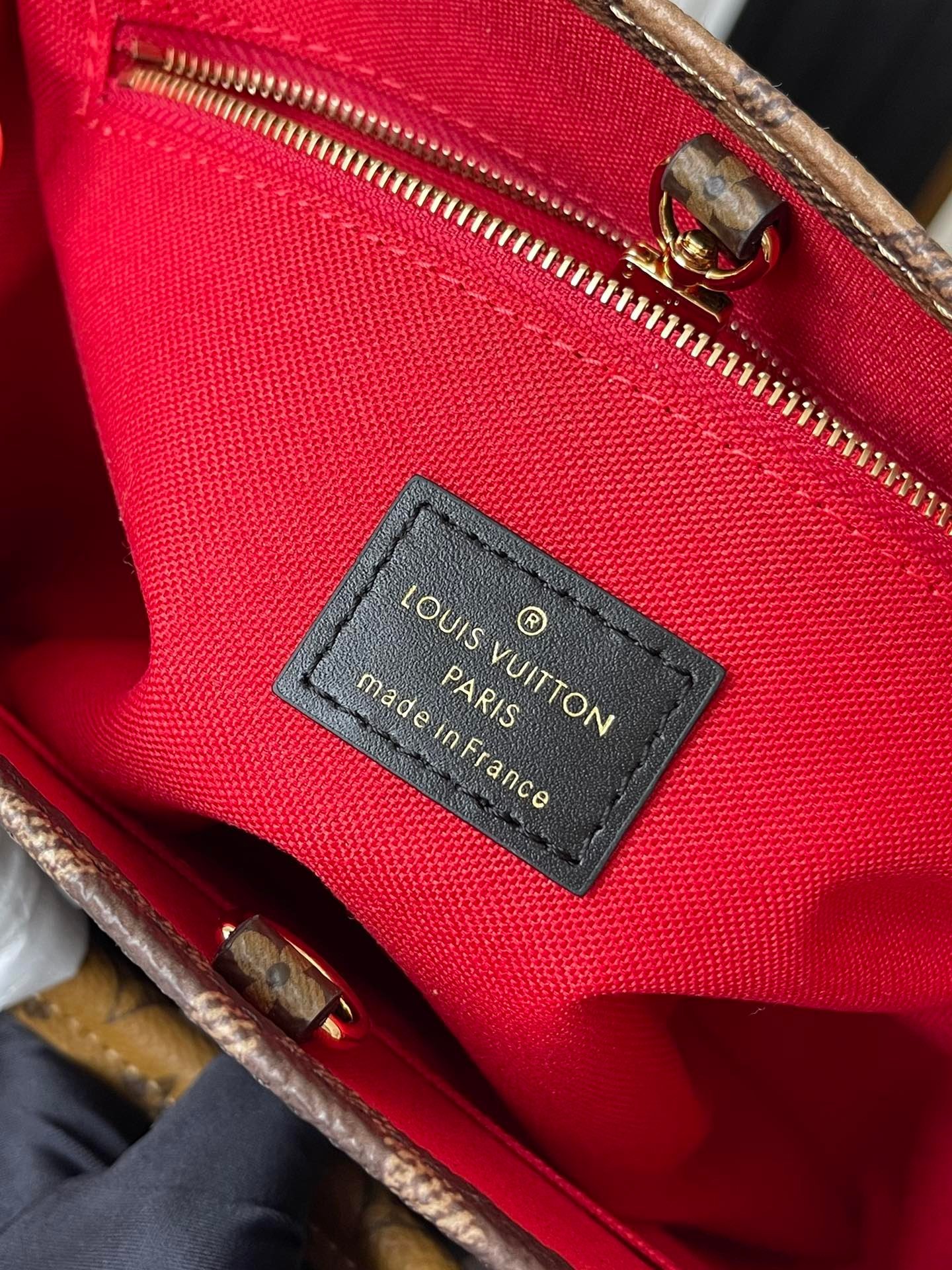 LOUIS VUITTON