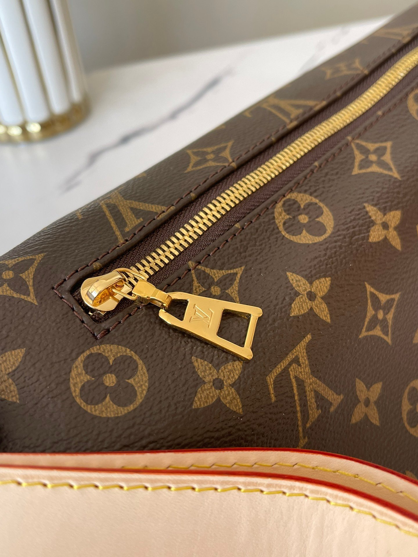 LOUIS VUITTON M43644