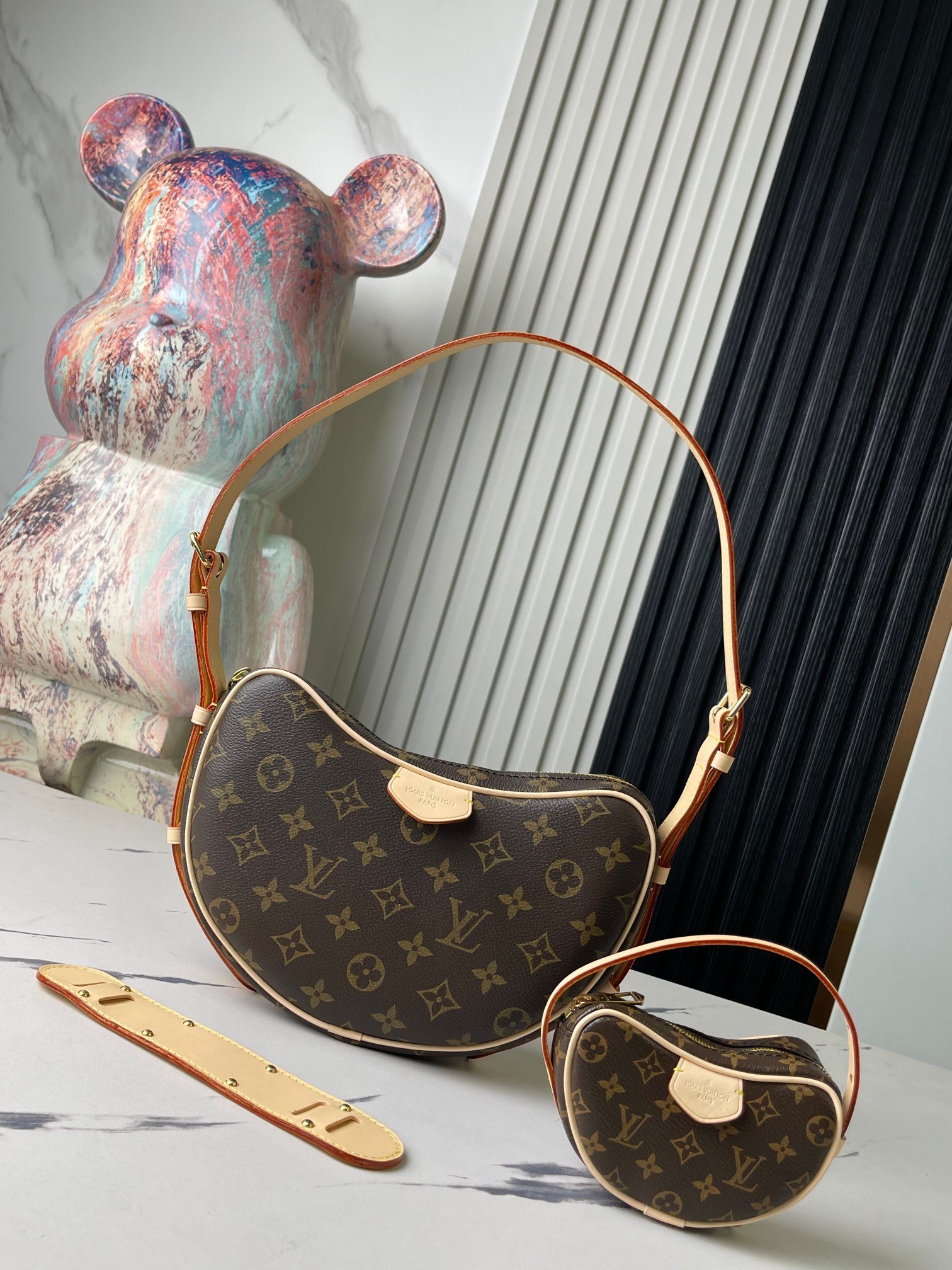 LOUIS VUITTON M46828
