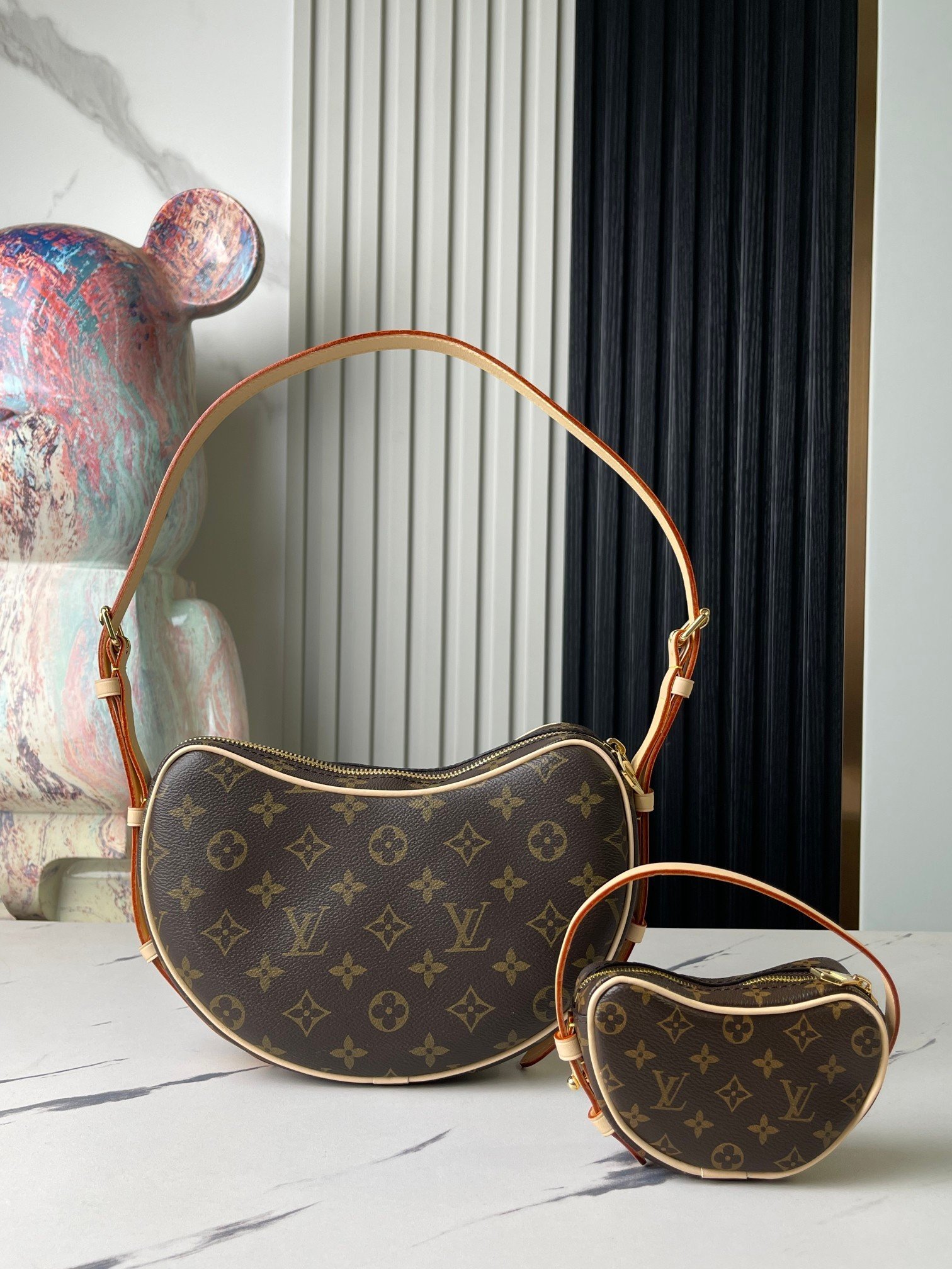 LOUIS VUITTON M46828