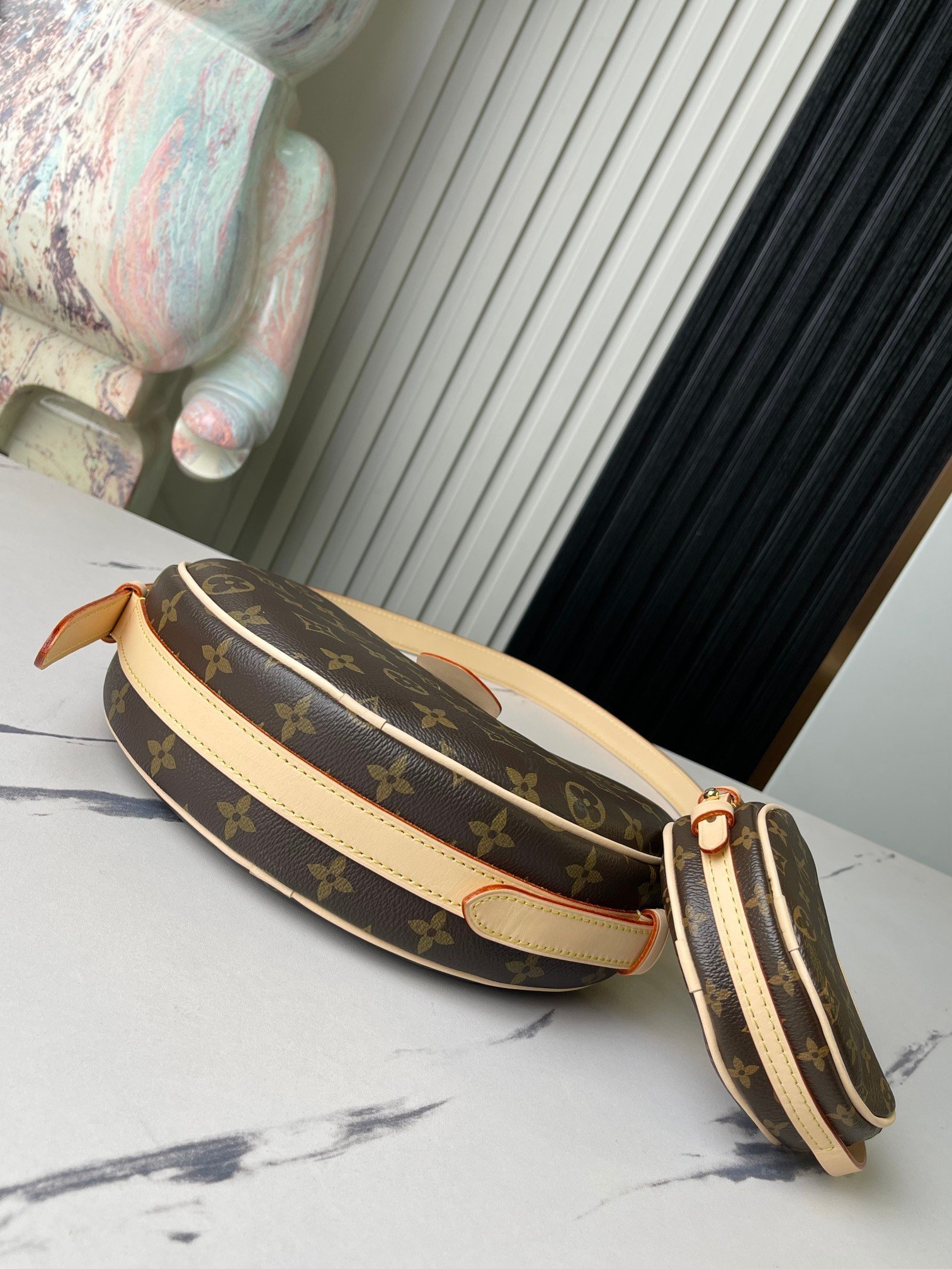LOUIS VUITTON M46828