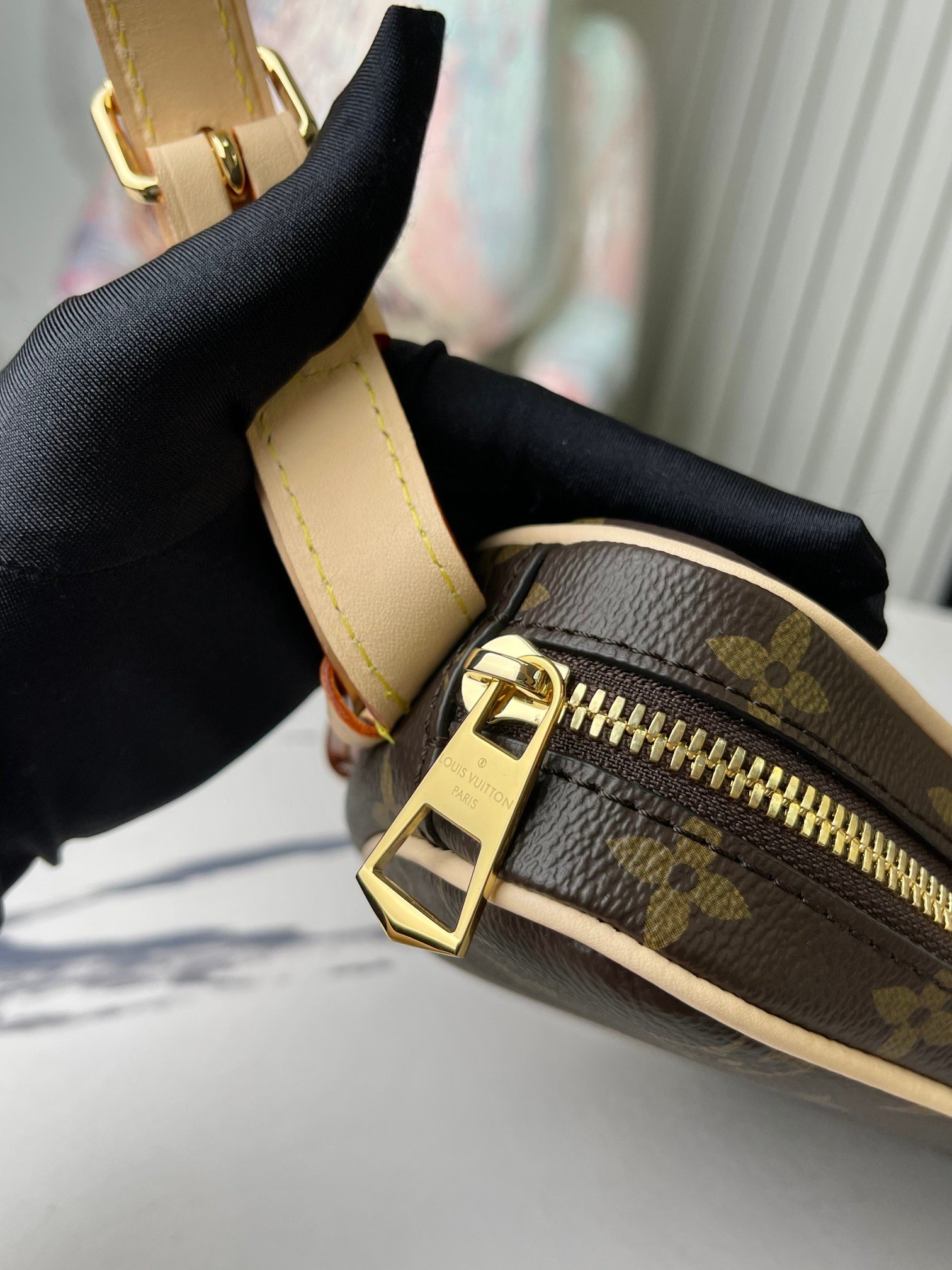 LOUIS VUITTON M46828