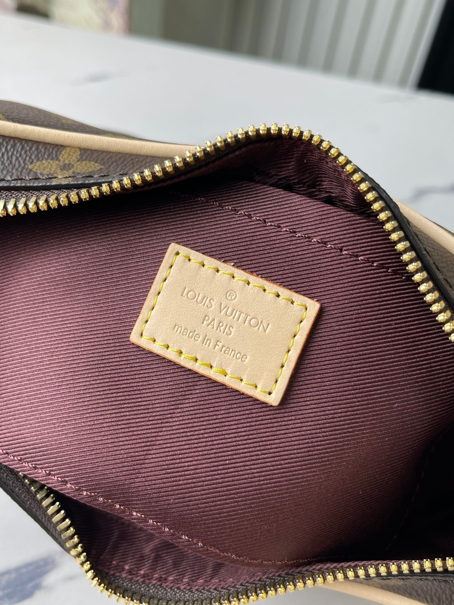 LOUIS VUITTON M46828