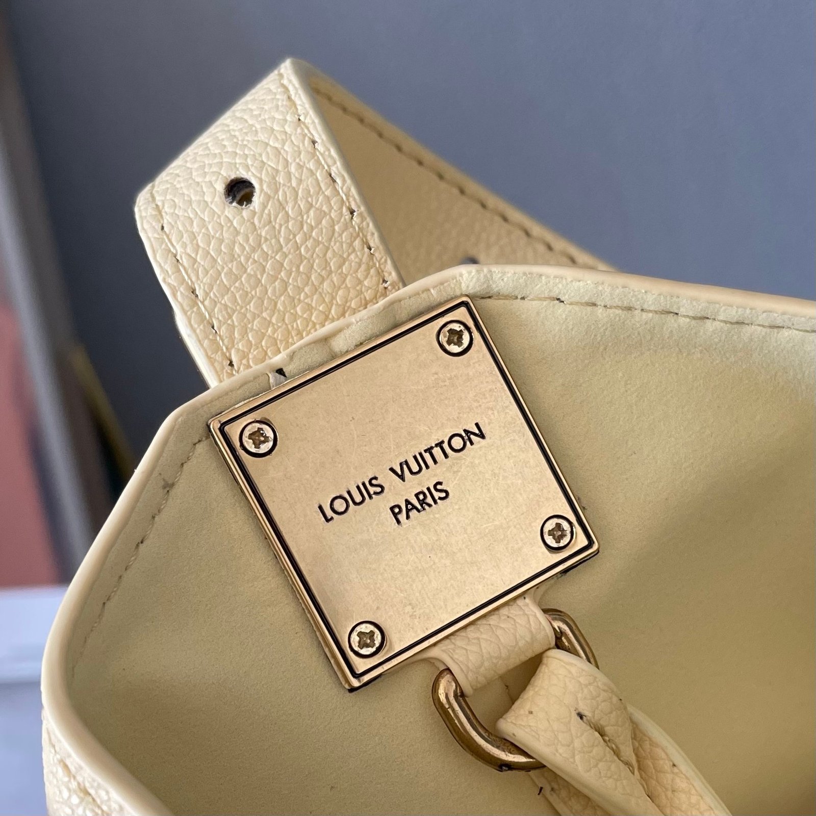 LOUIS VUITTON