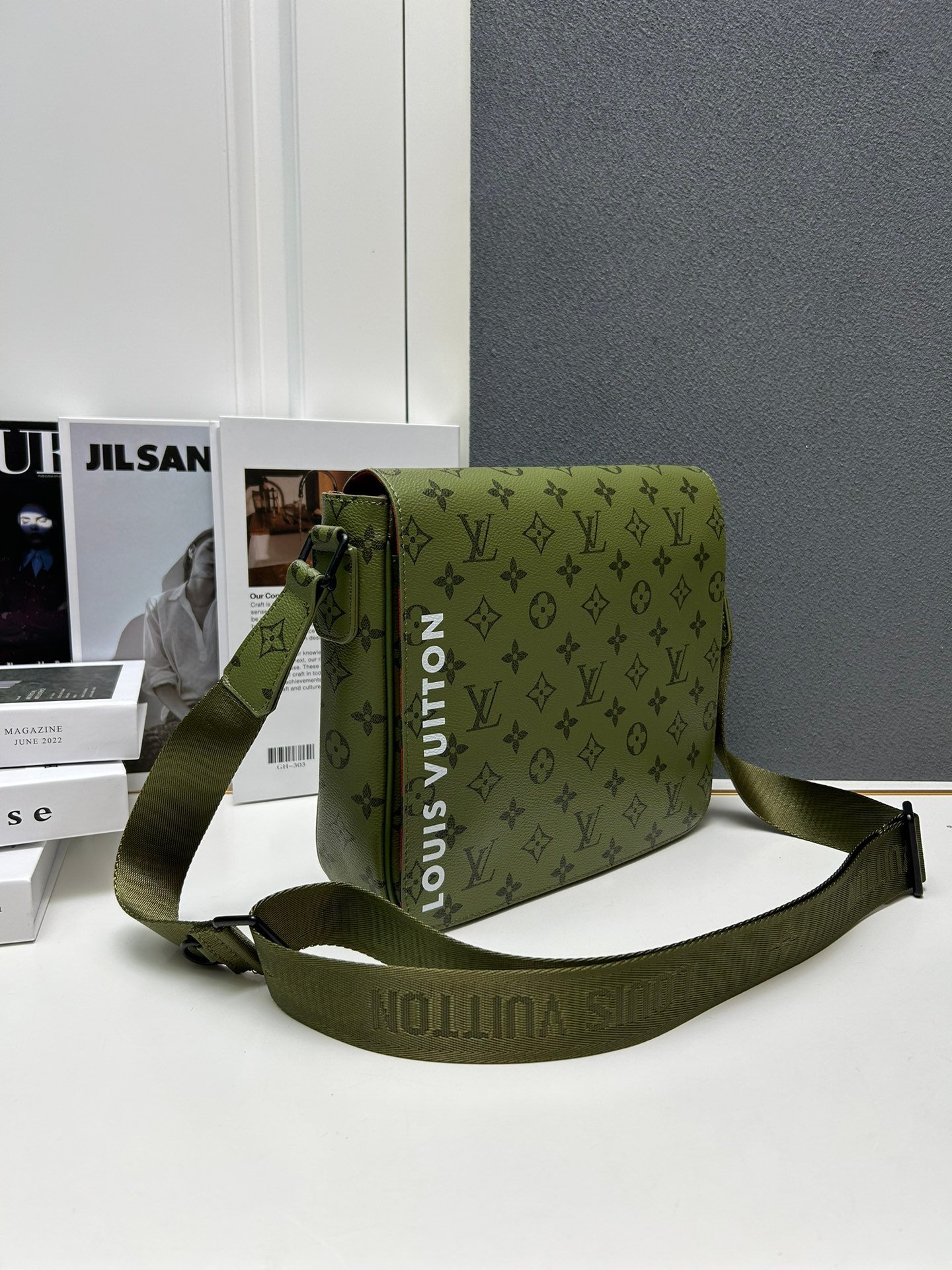LOUIS VUITTON