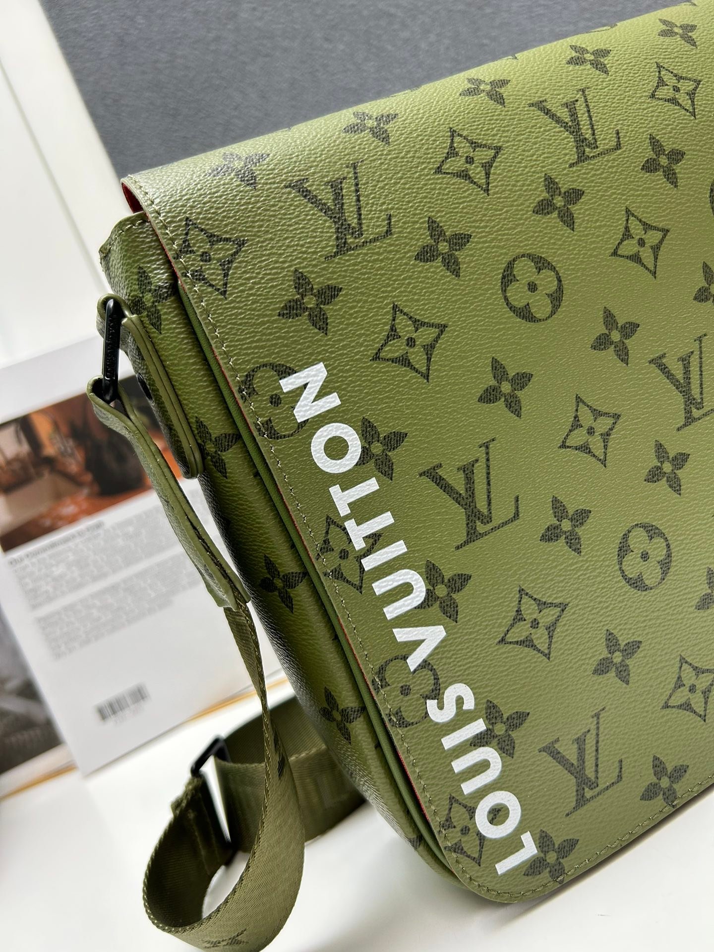 LOUIS VUITTON