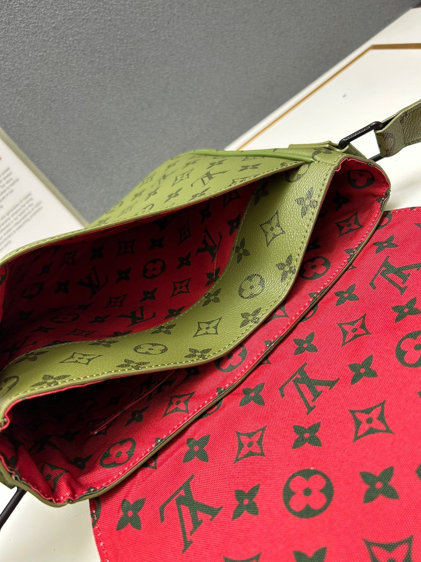 LOUIS VUITTON