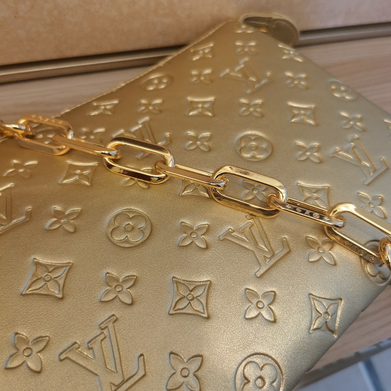 LOUIS VUITTON