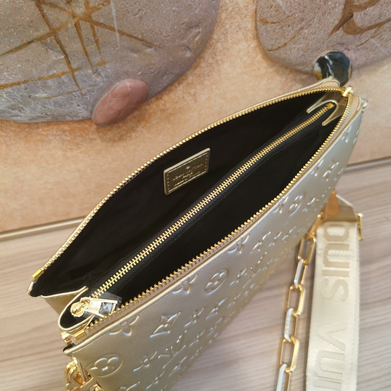 LOUIS VUITTON
