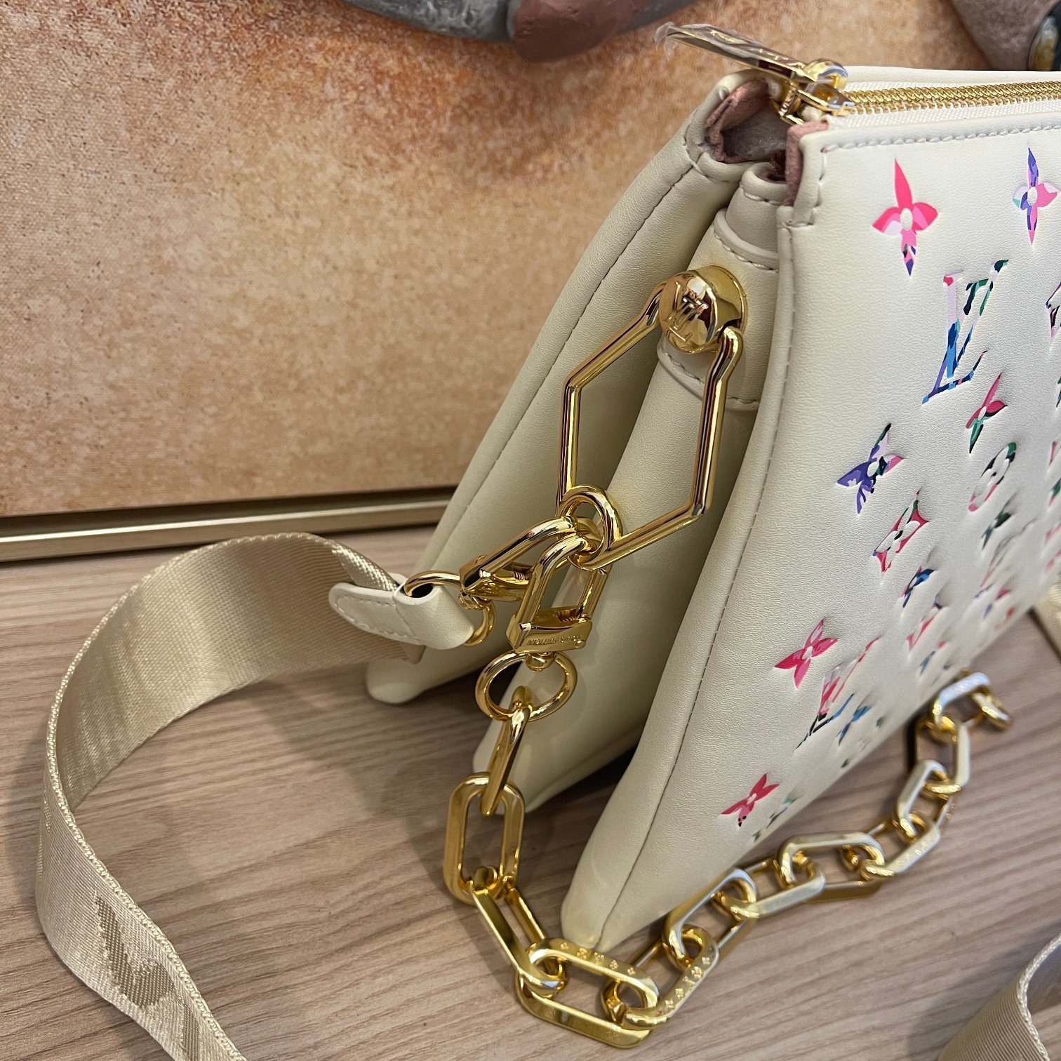 LOUIS VUITTON