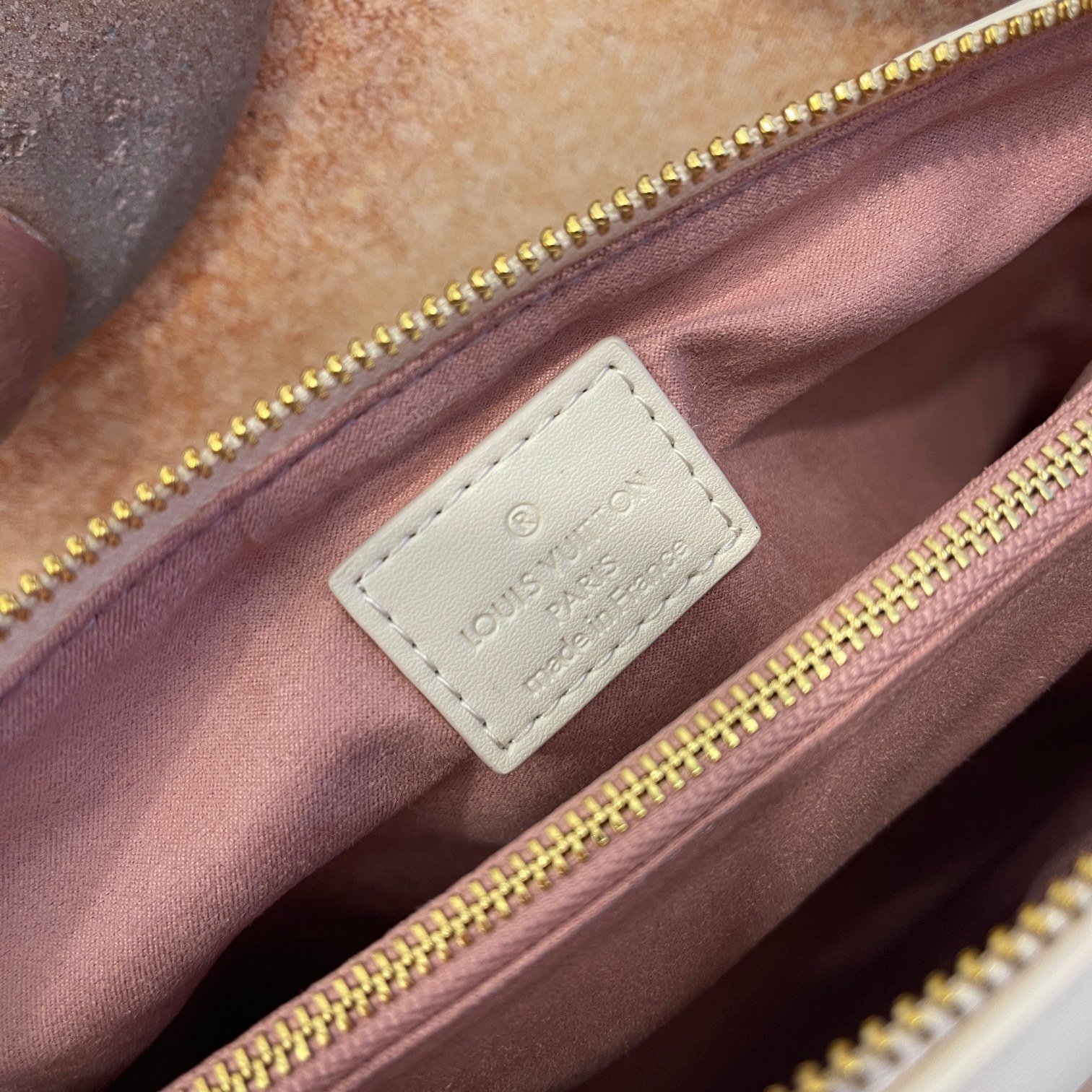 LOUIS VUITTON