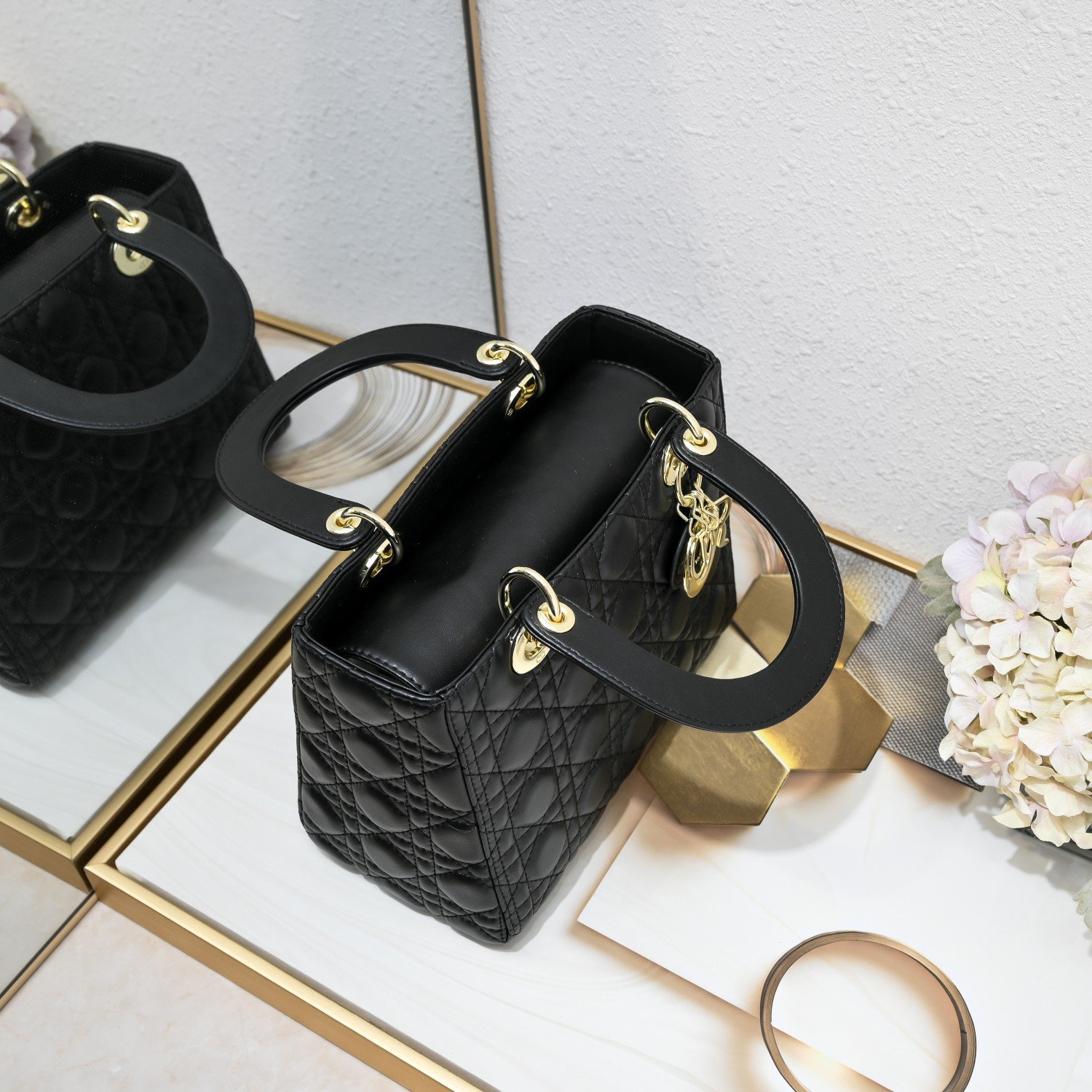 DIOR