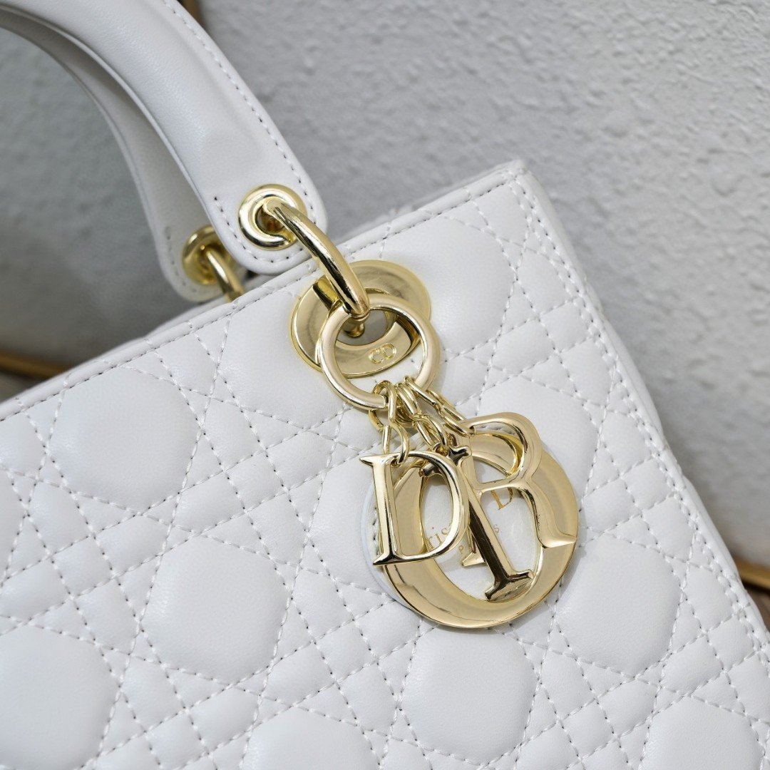 DIOR