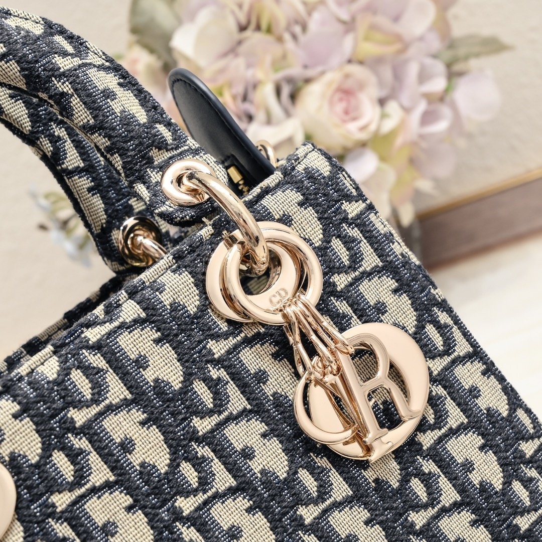 DIOR