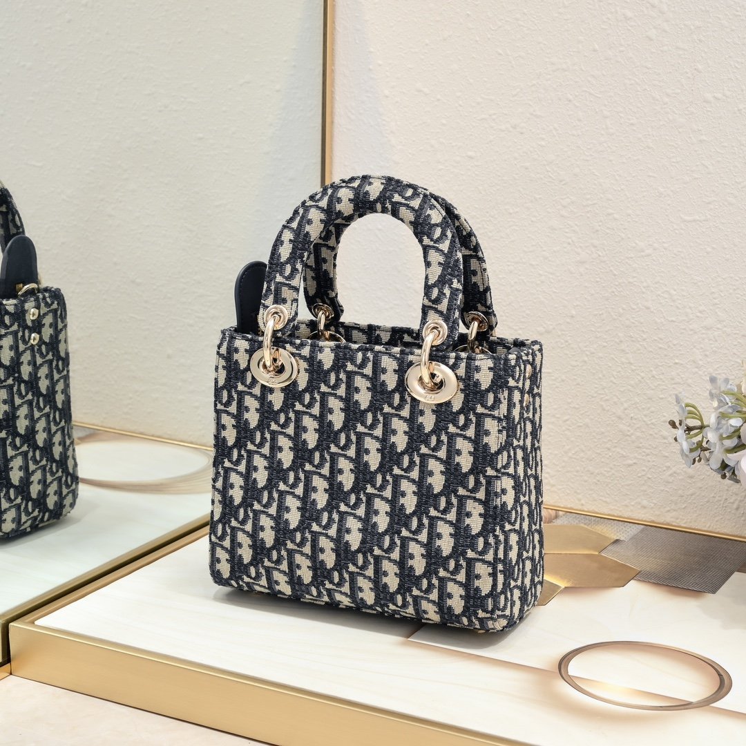 DIOR