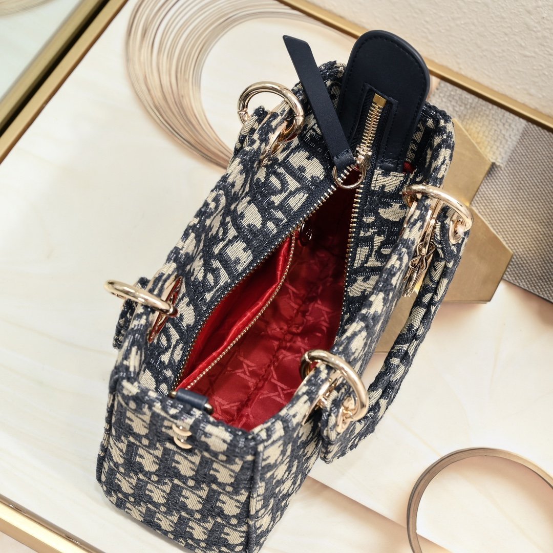 DIOR