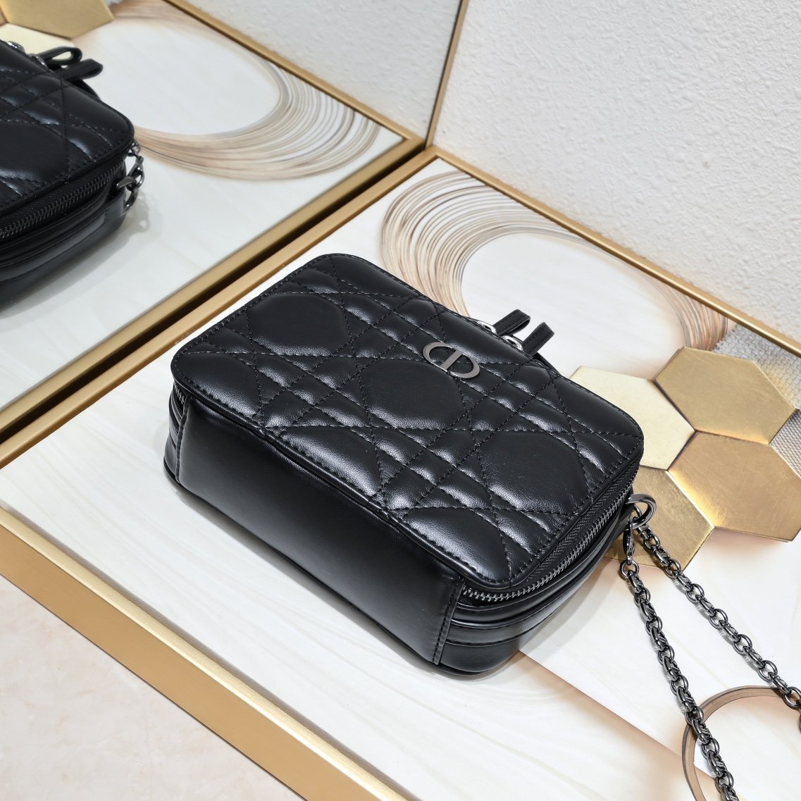 DIOR
