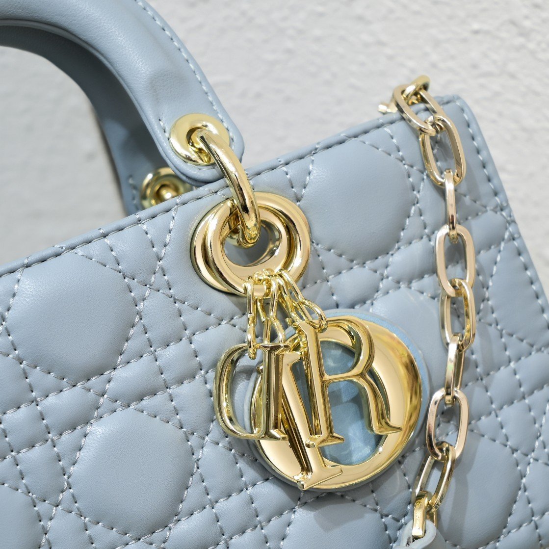 DIOR
