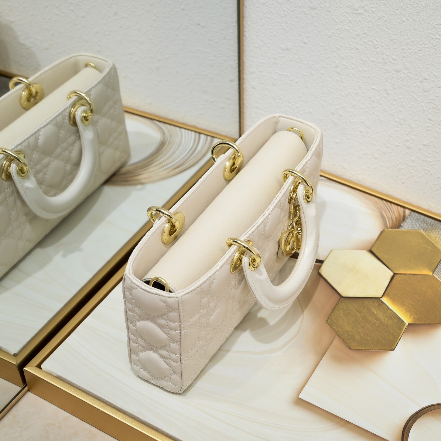 DIOR