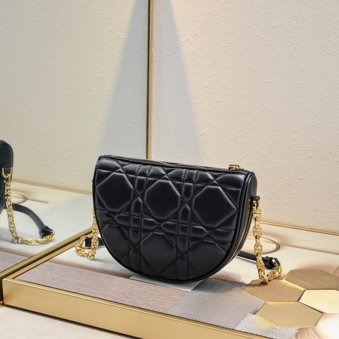 DIOR