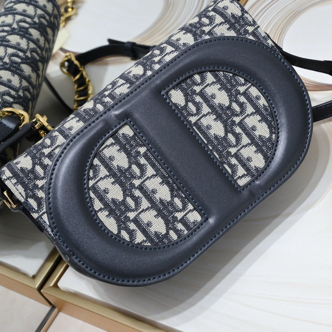 DIOR