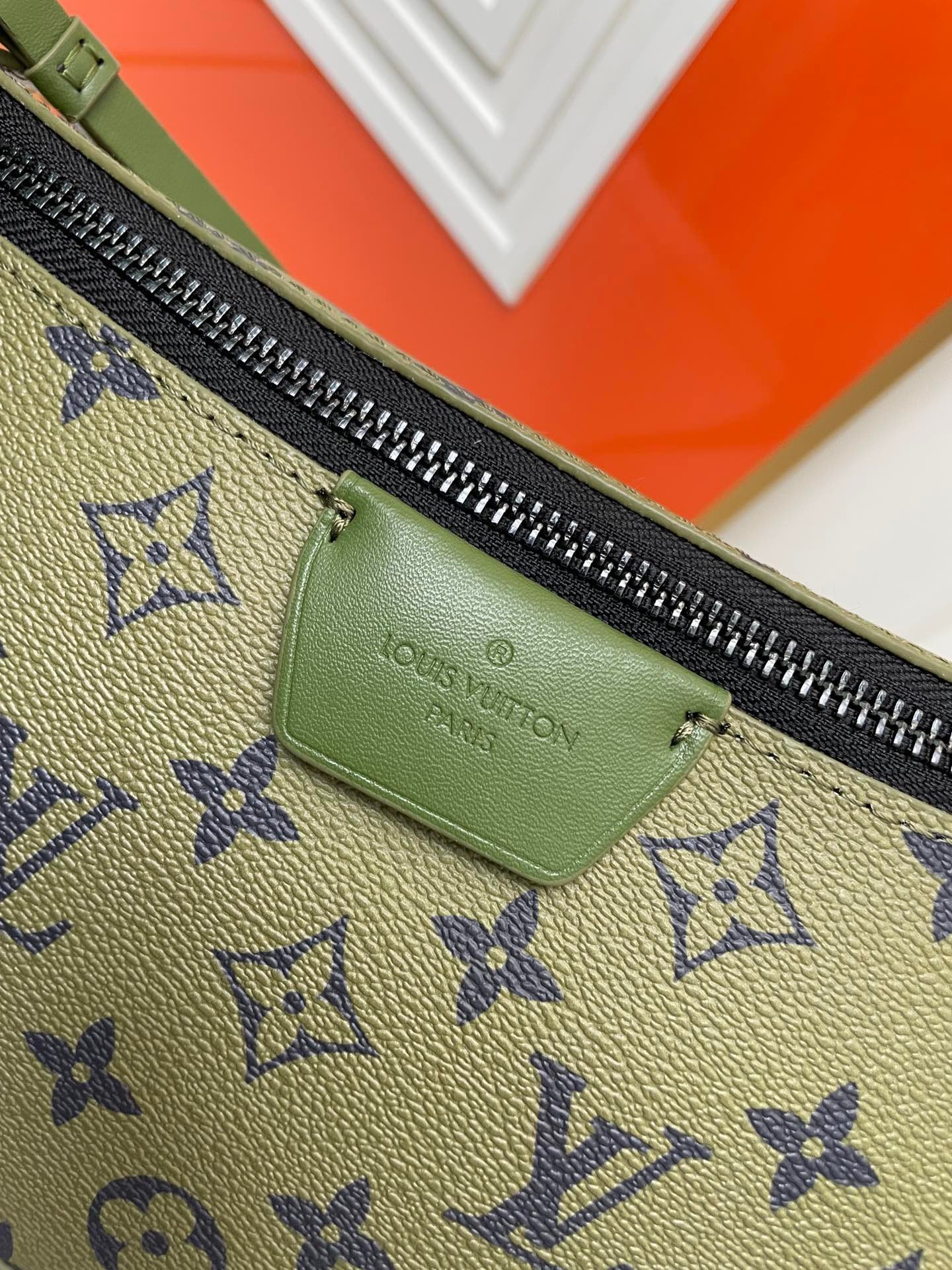 LOUIS VUITTON