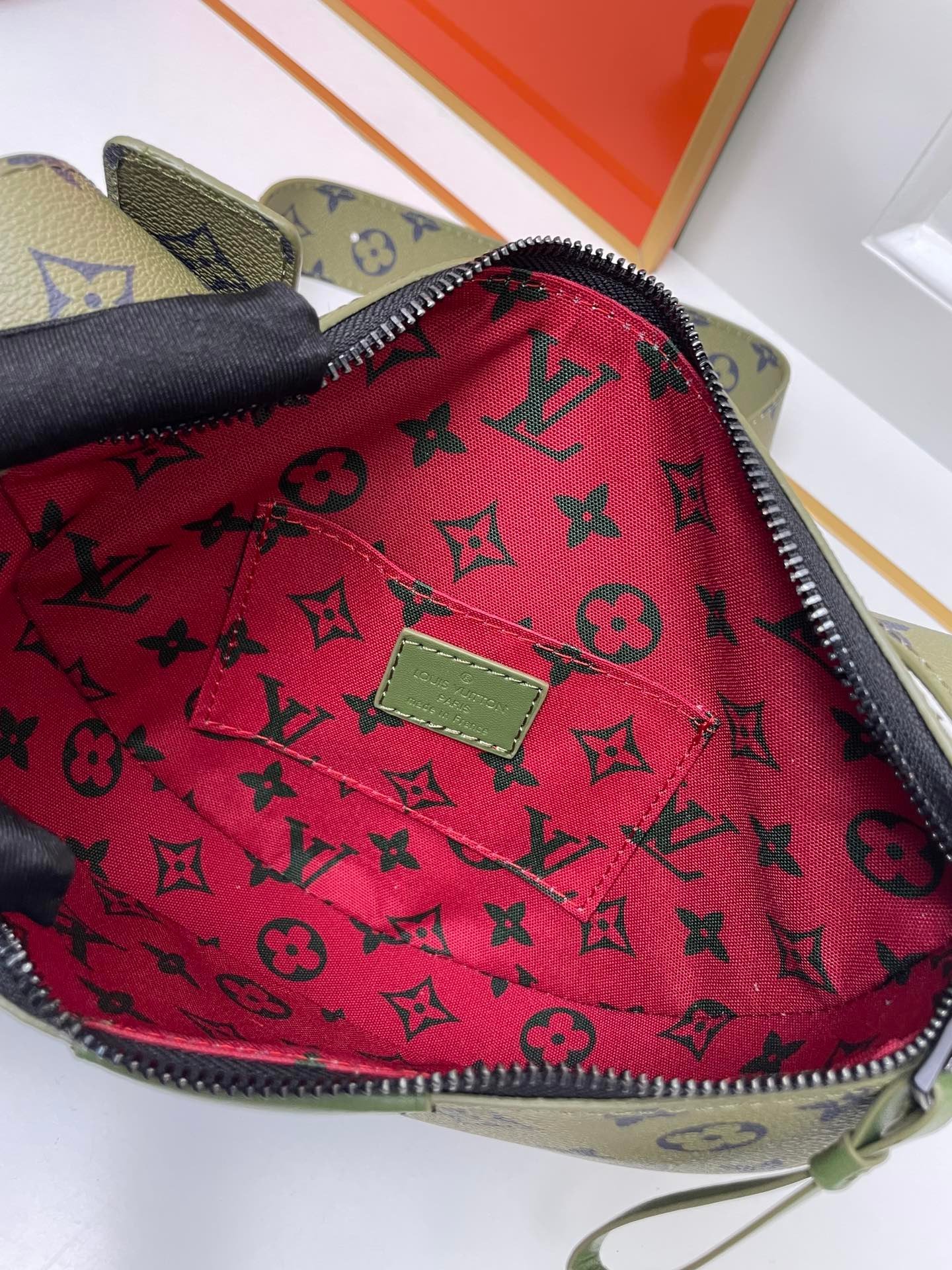 LOUIS VUITTON
