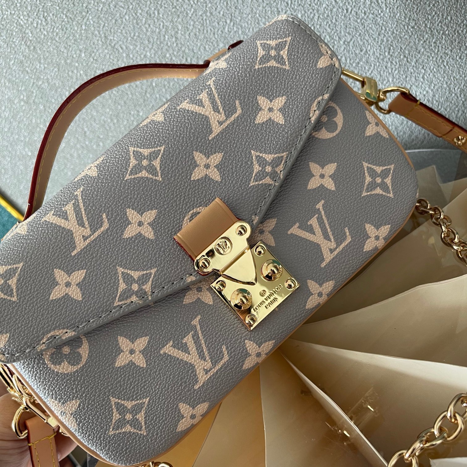 LOUIS VUITTON
