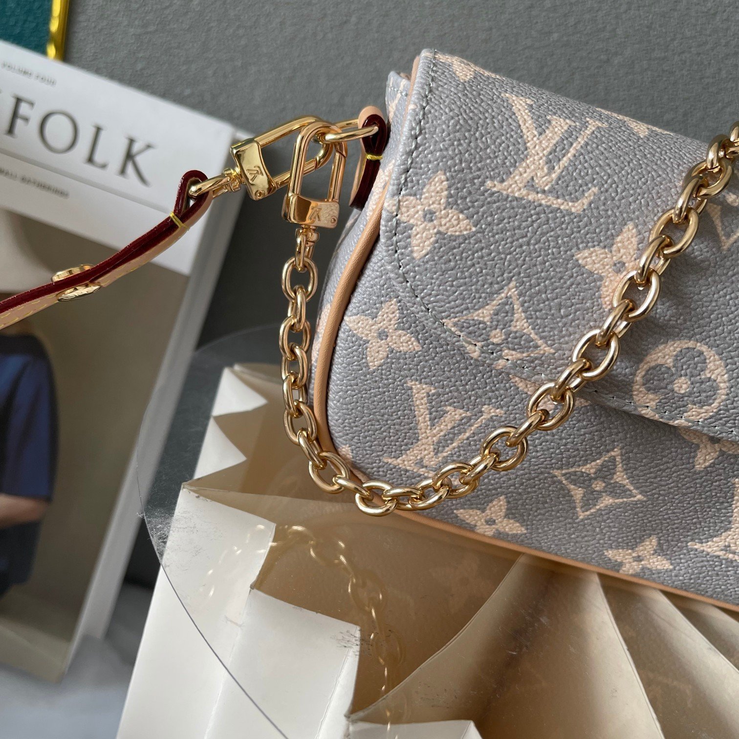 LOUIS VUITTON
