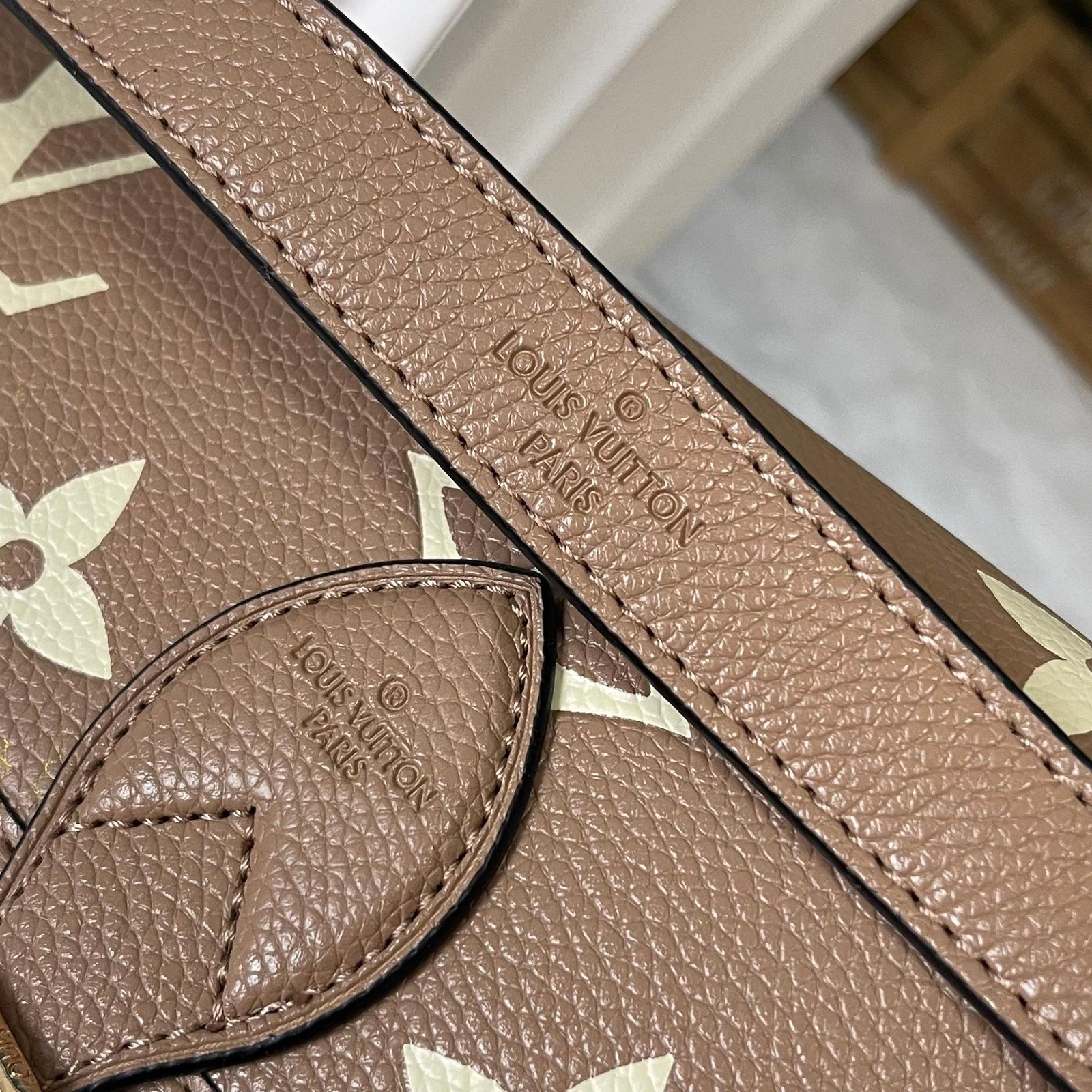 LOUIS VUITTON