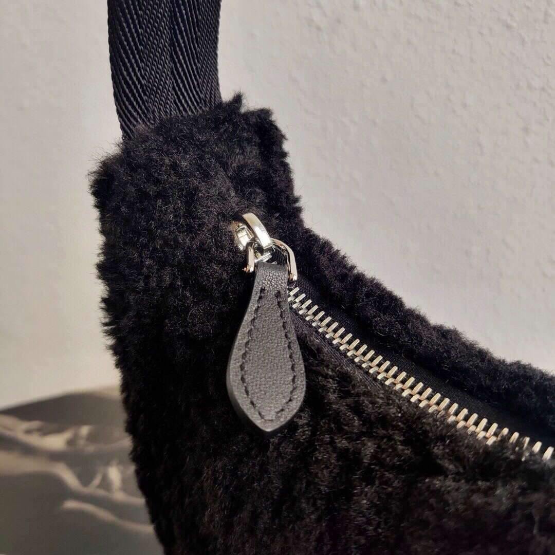 Replica Prada 1NE515 Re Edition 2000 Shearling Mini Bag Black