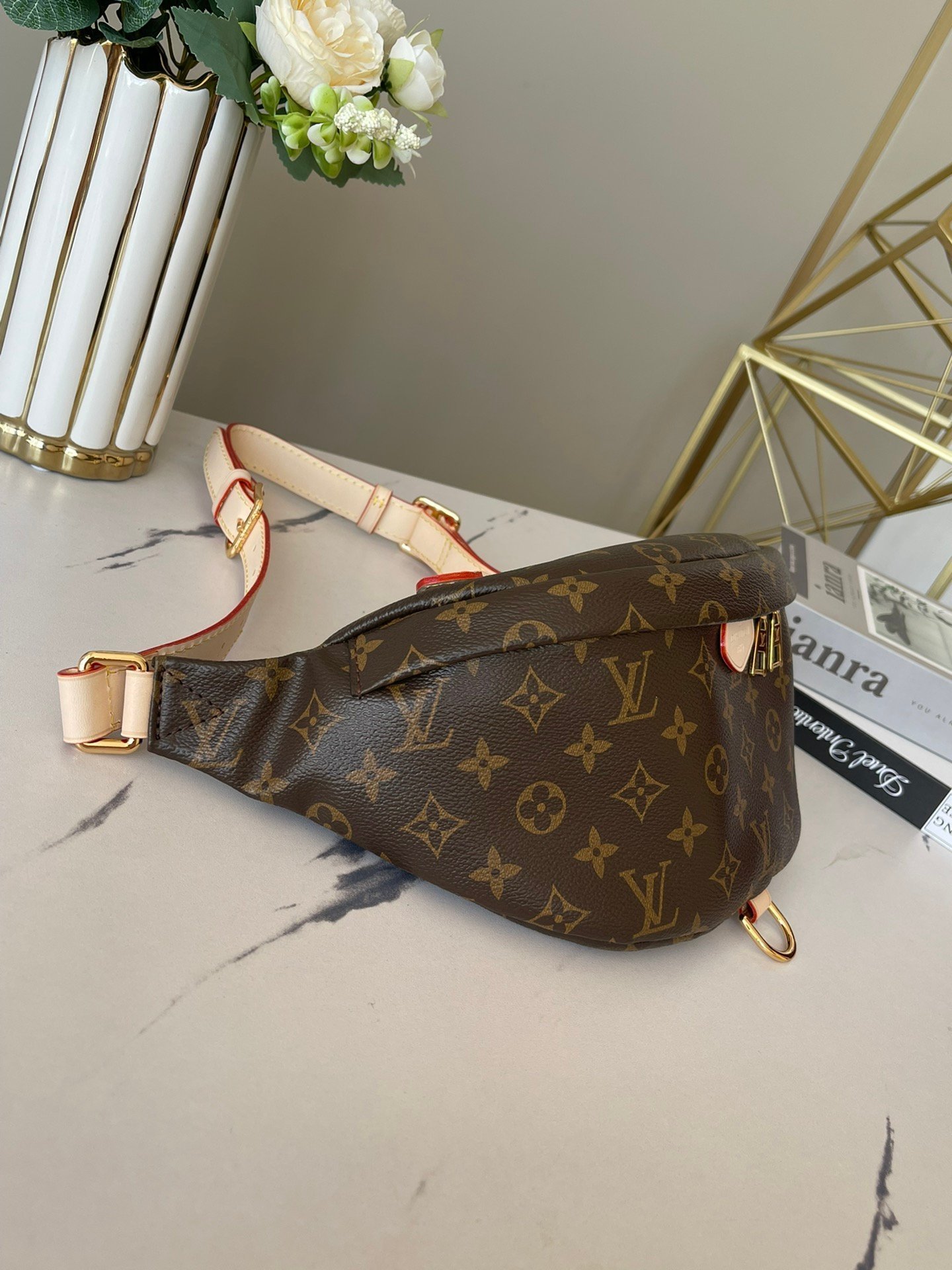 LOUIS VUITTON M43644