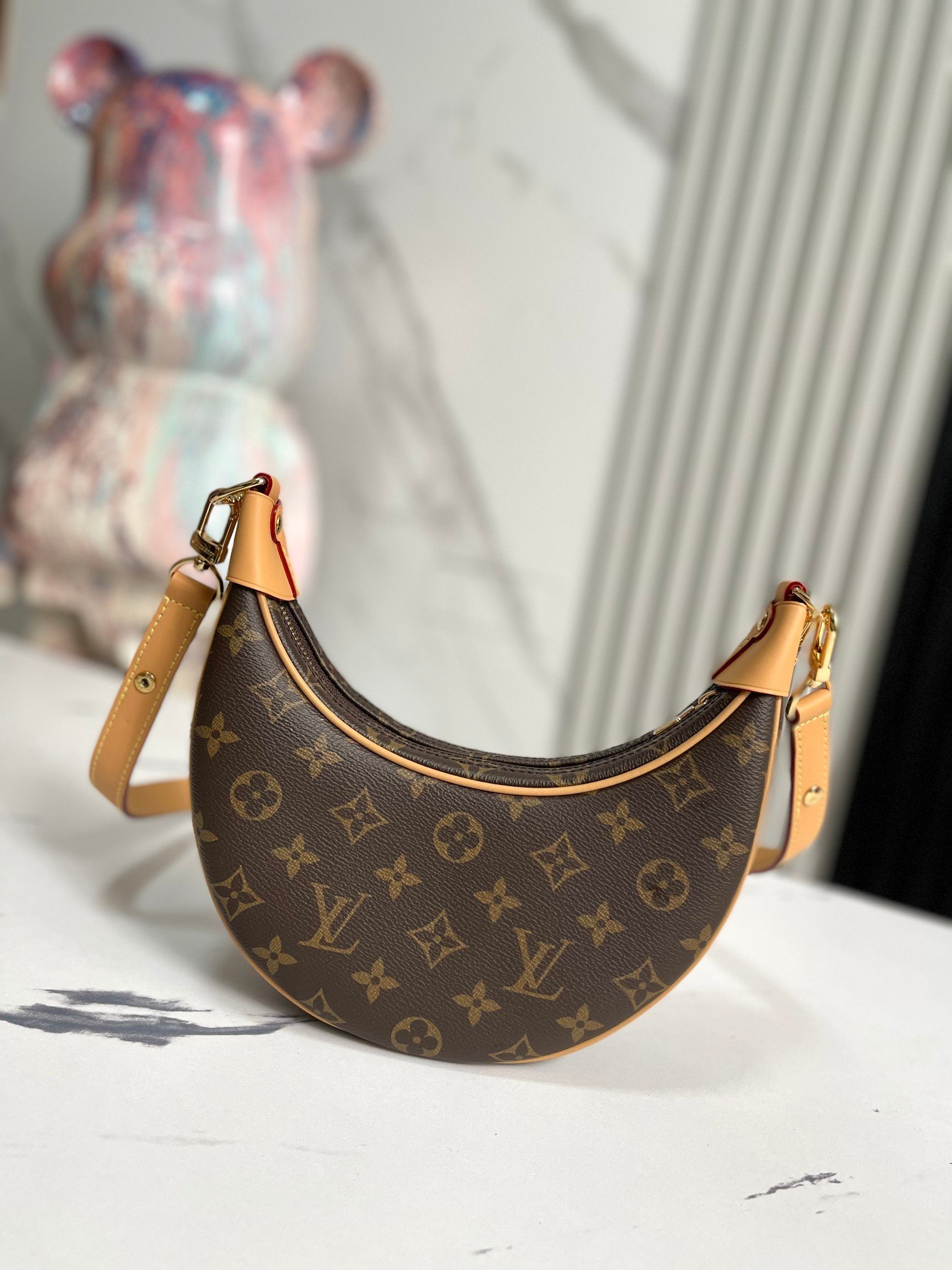 LOUIS VUITTON M81098