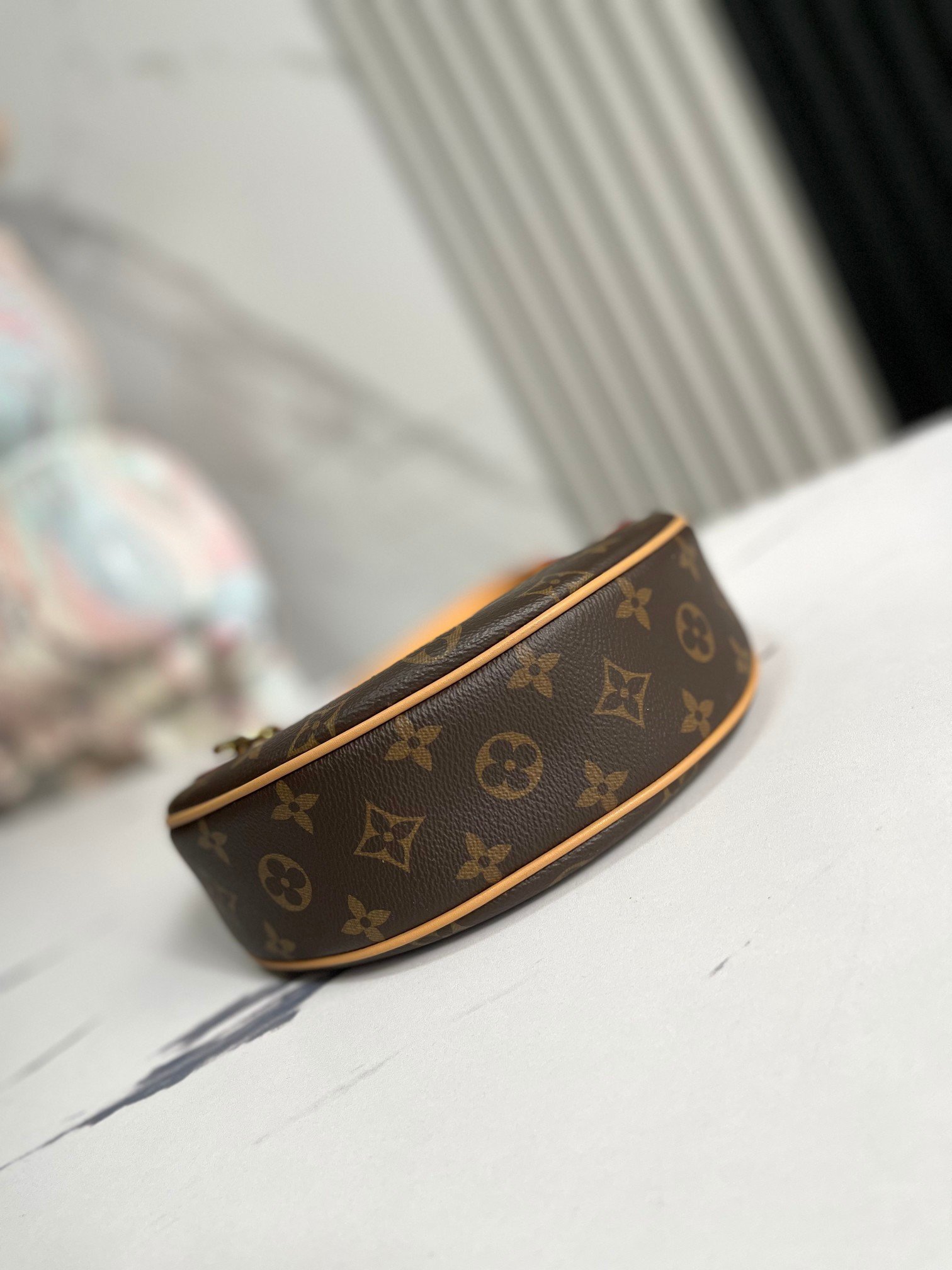 LOUIS VUITTON M81098